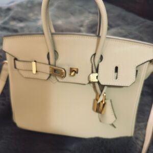 POST CHRISTMAS PRICE CUT! Brand new KELLY STYLED HERMES BAG IN Elegant CREAM